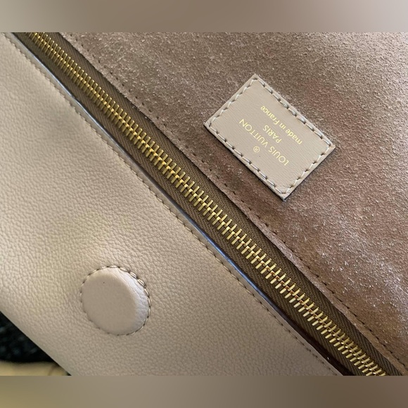 AUTHENTIC LOUIS VUITTON W PM GALET - Picture 7 of 15